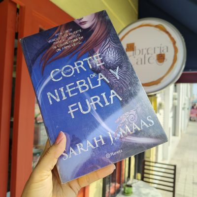 Una corte de niebla y furia