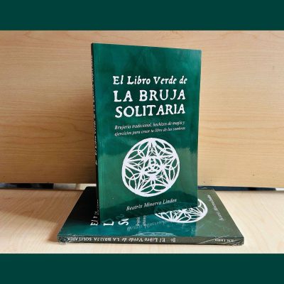 El libro de la bruja solitaria